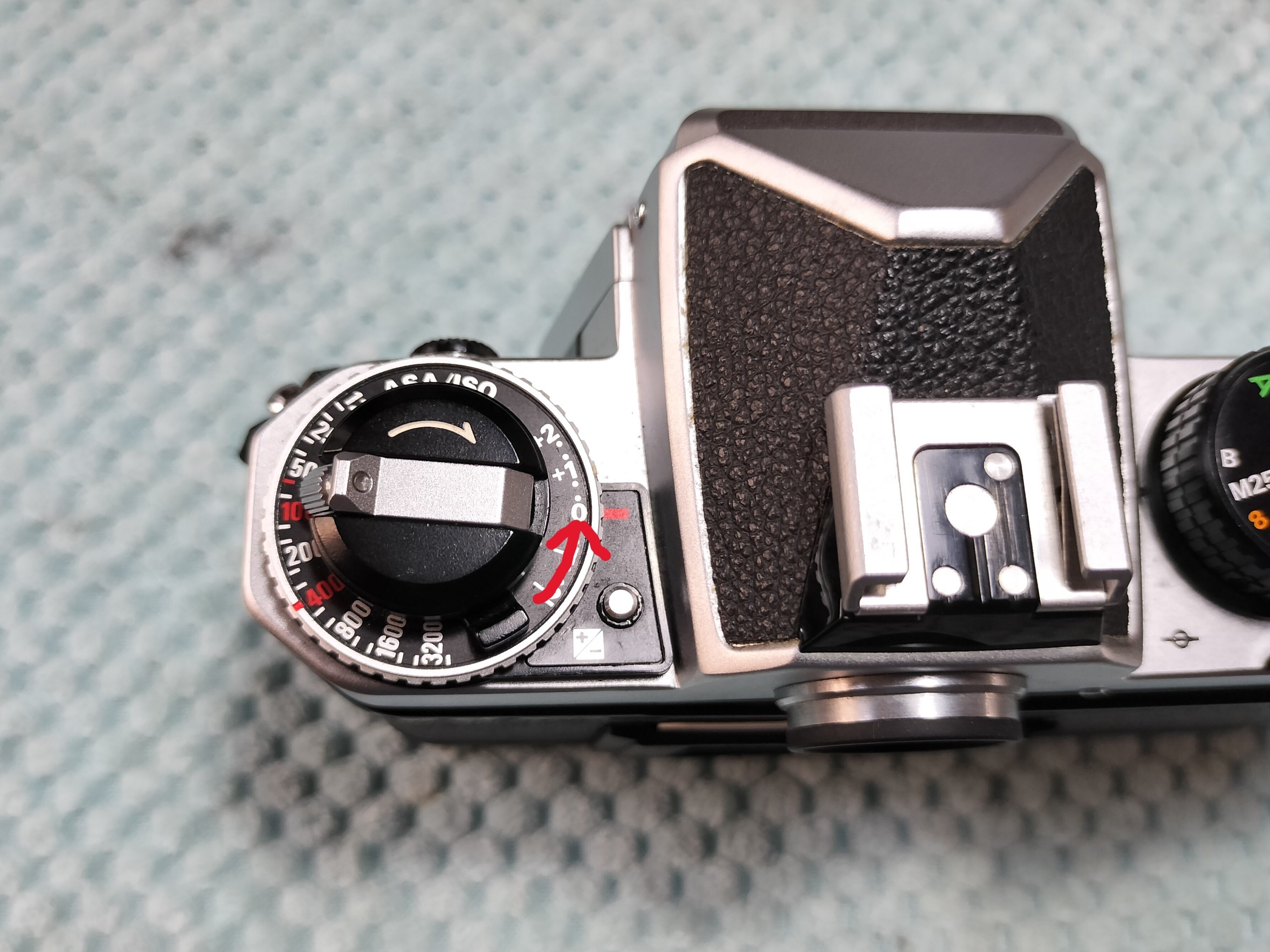 Nikon FE2の分解｜フィルムカメラ修理のアクアカメラ