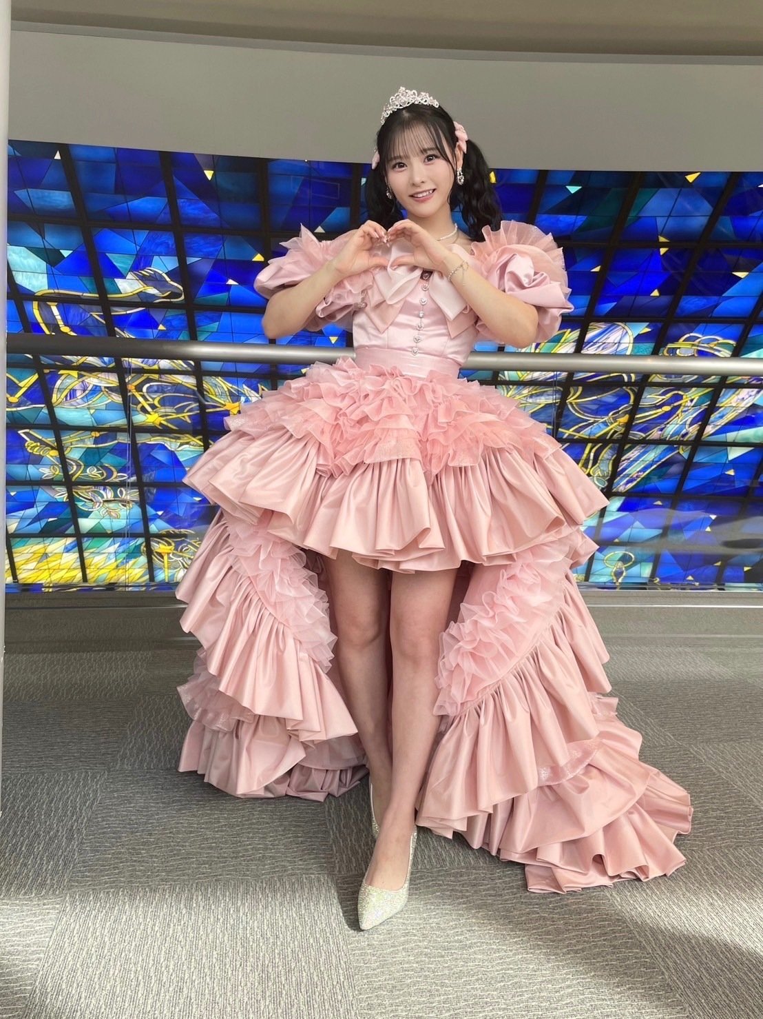 天性のアイドル齊藤なぎさと卒業ドレス｜茅野しのぶ