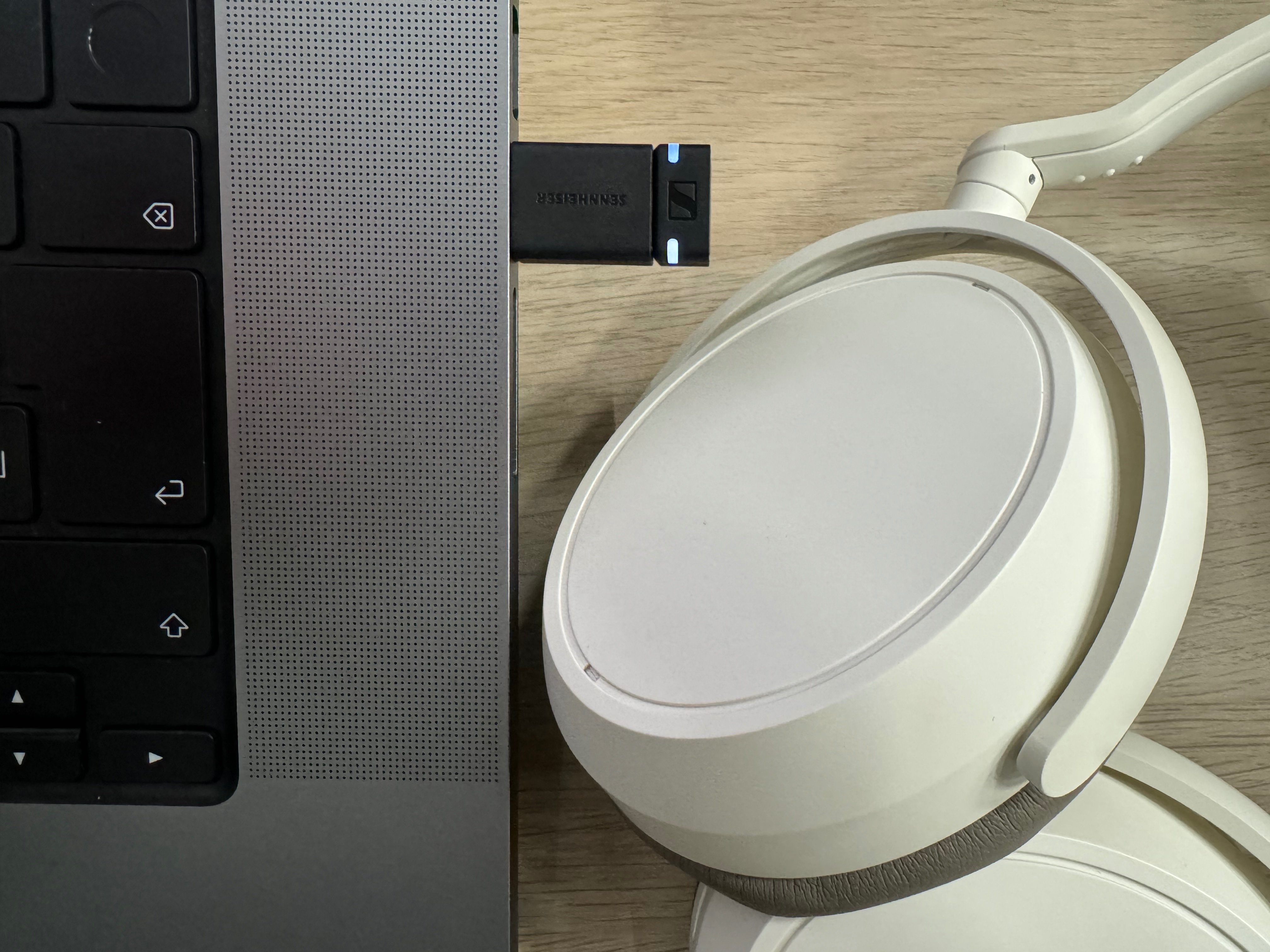 Sennheiser 『MOMENTUM 4 Wireless』と『BTD600』のコンビが最高なので