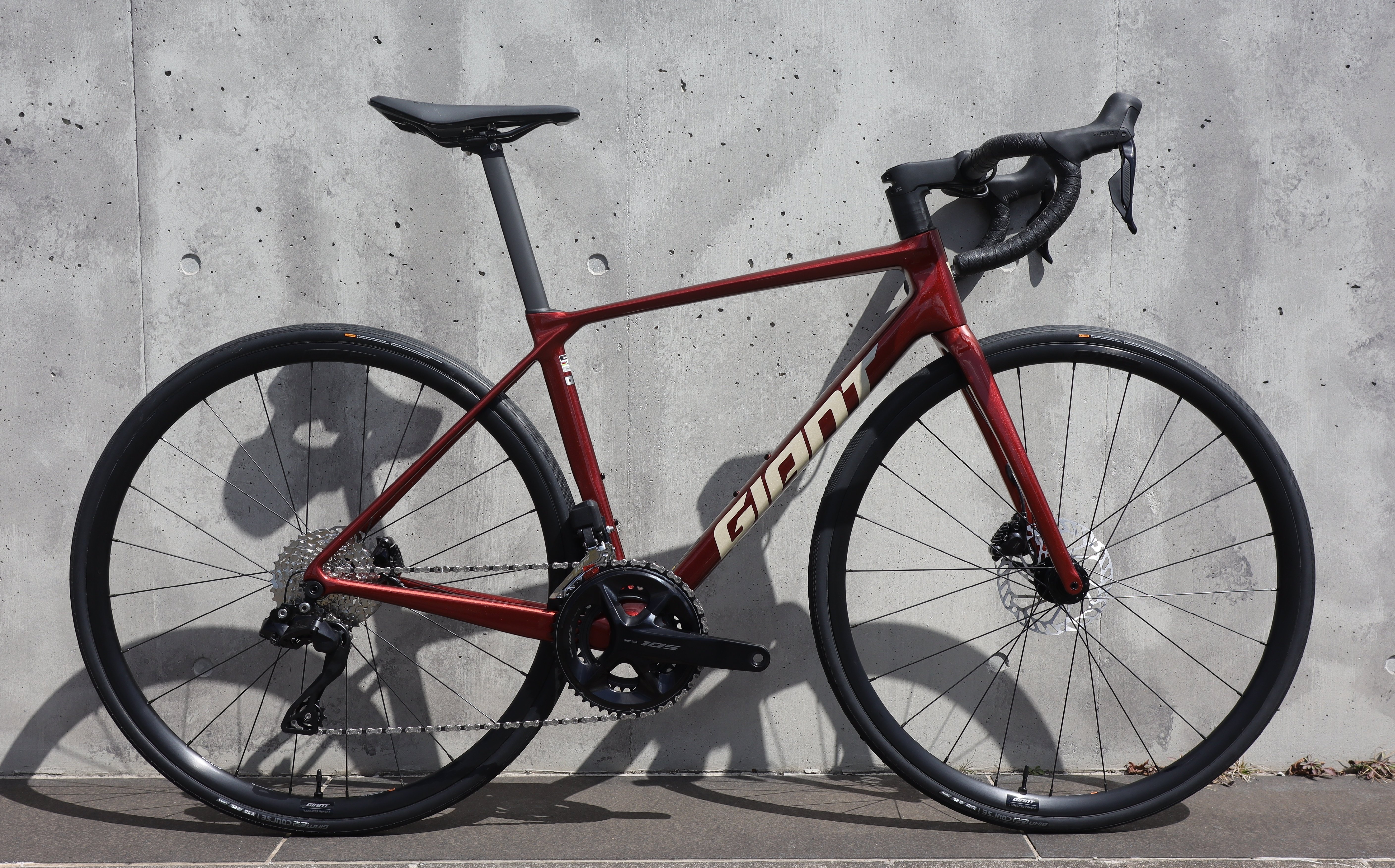 1台限定スペシャルオファー』GIANT 2025年モデル TCR ADVANCED 1 KOM