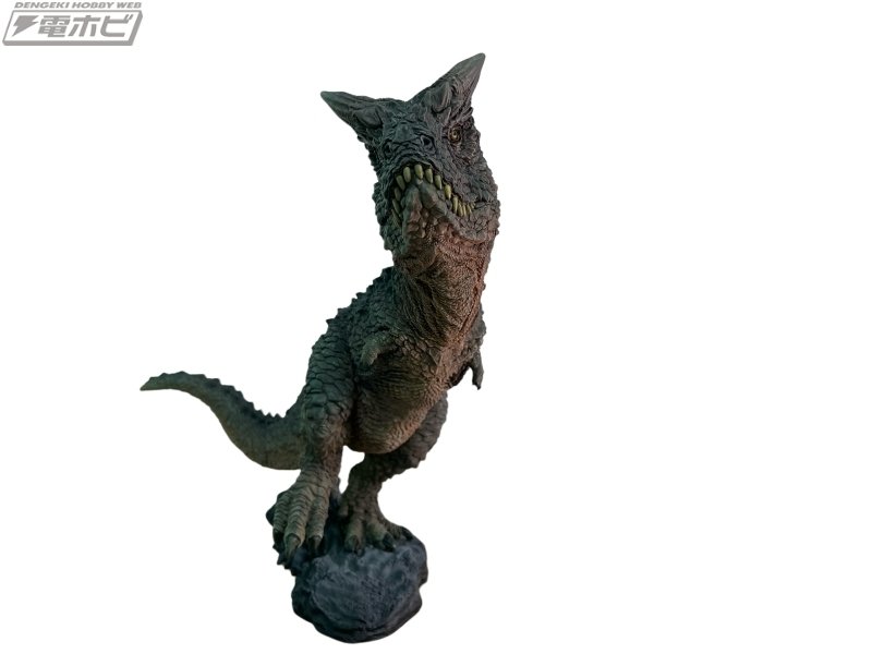 全長450ミリの超ビッグサイズ！気鋭の怪獣造形師“ねんど星人”が手掛け