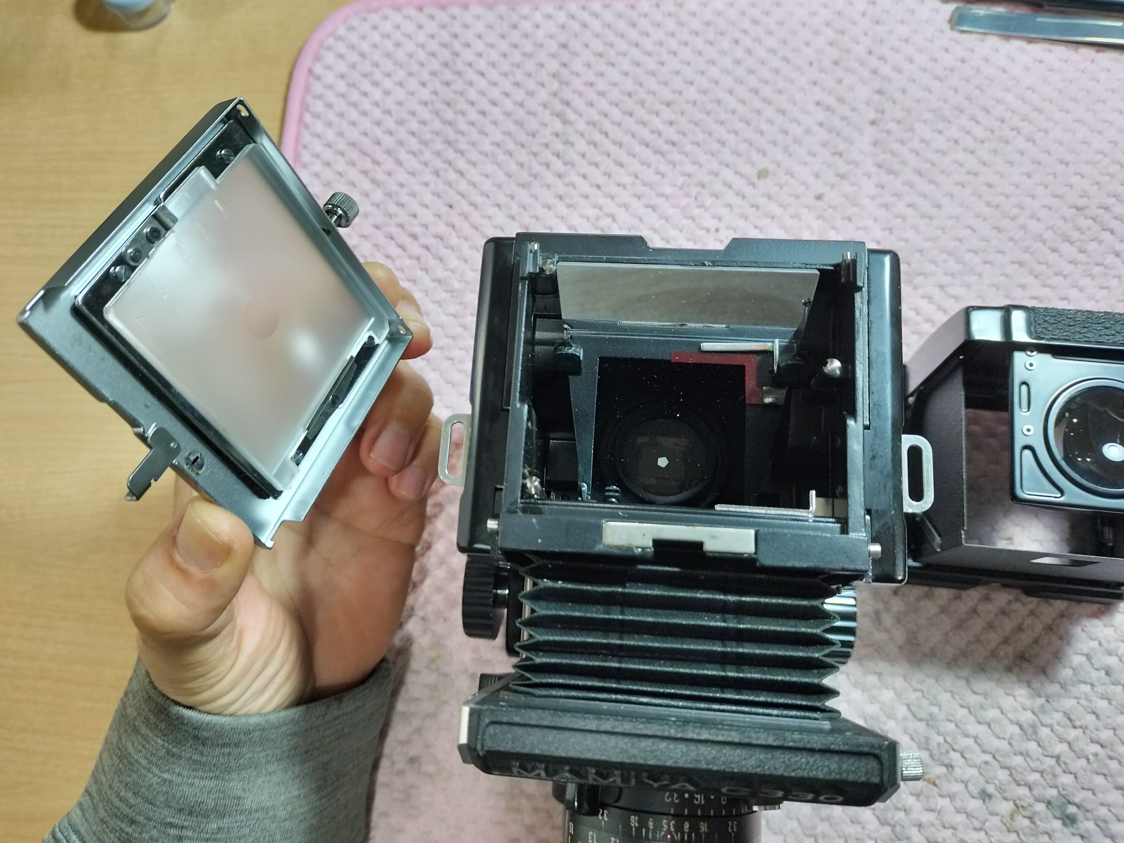 Mamiya C330の分解｜フィルムカメラ修理のアクアカメラ