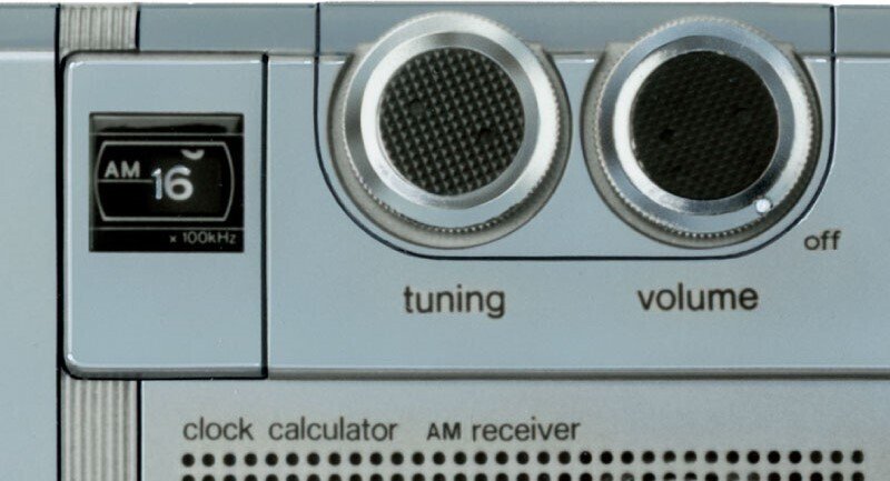 カシオのオモシロ電卓物語 Vol.2 : ラジオが聴ける「RC-1000」｜カシオ