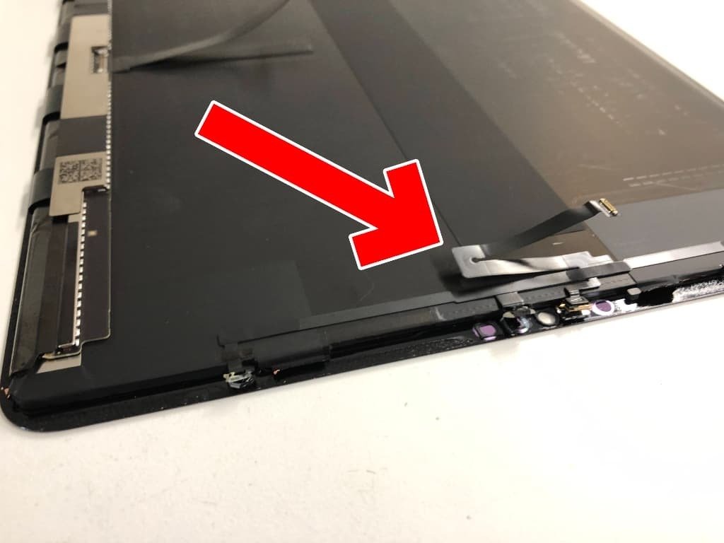 iPadPro12.9 第6世代の画面交換を38280円で対応中！液晶に線が入る症状