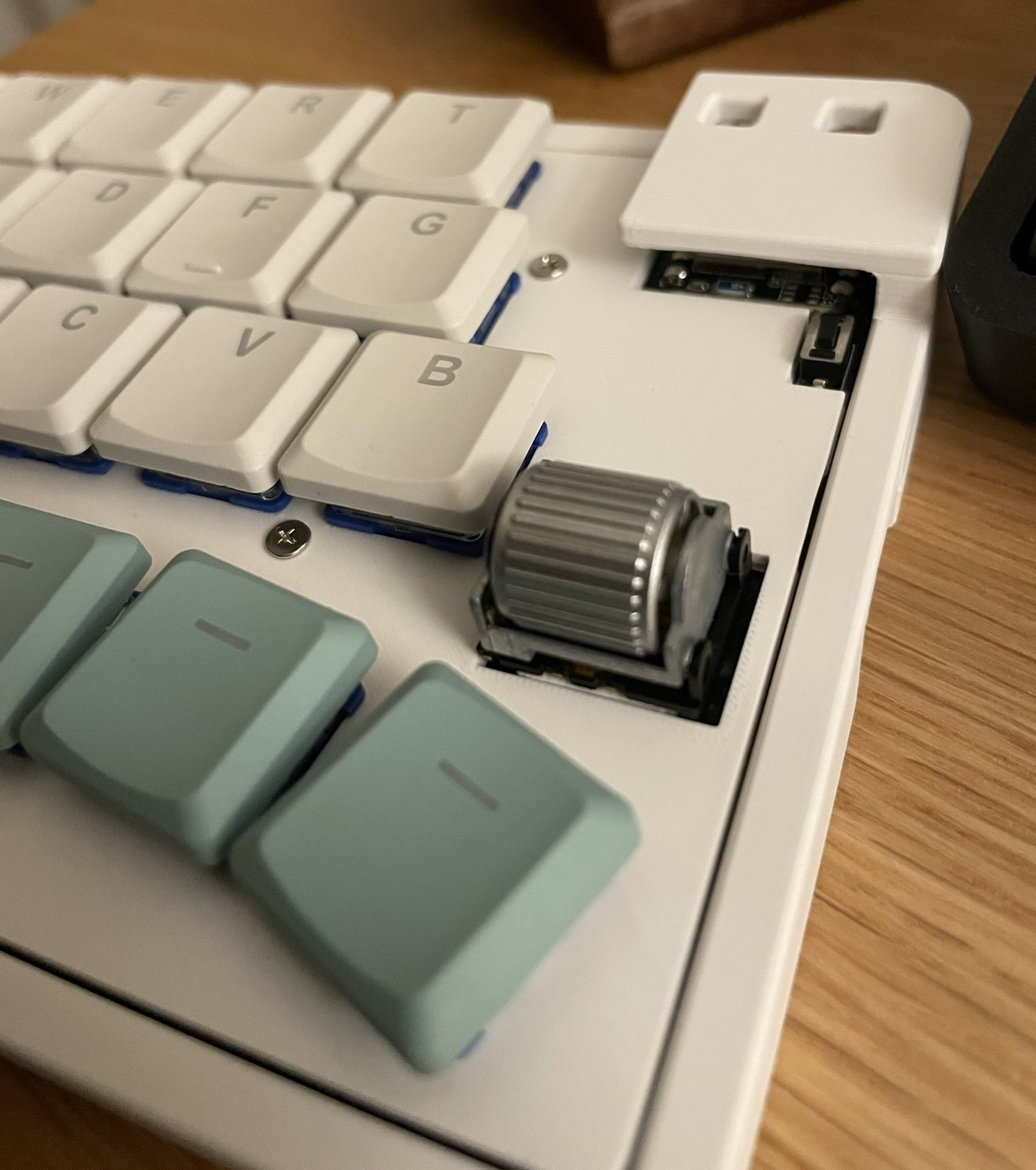 分割無線でロウスタッガード配列 キーボード 「zonkey」を触ってみた話