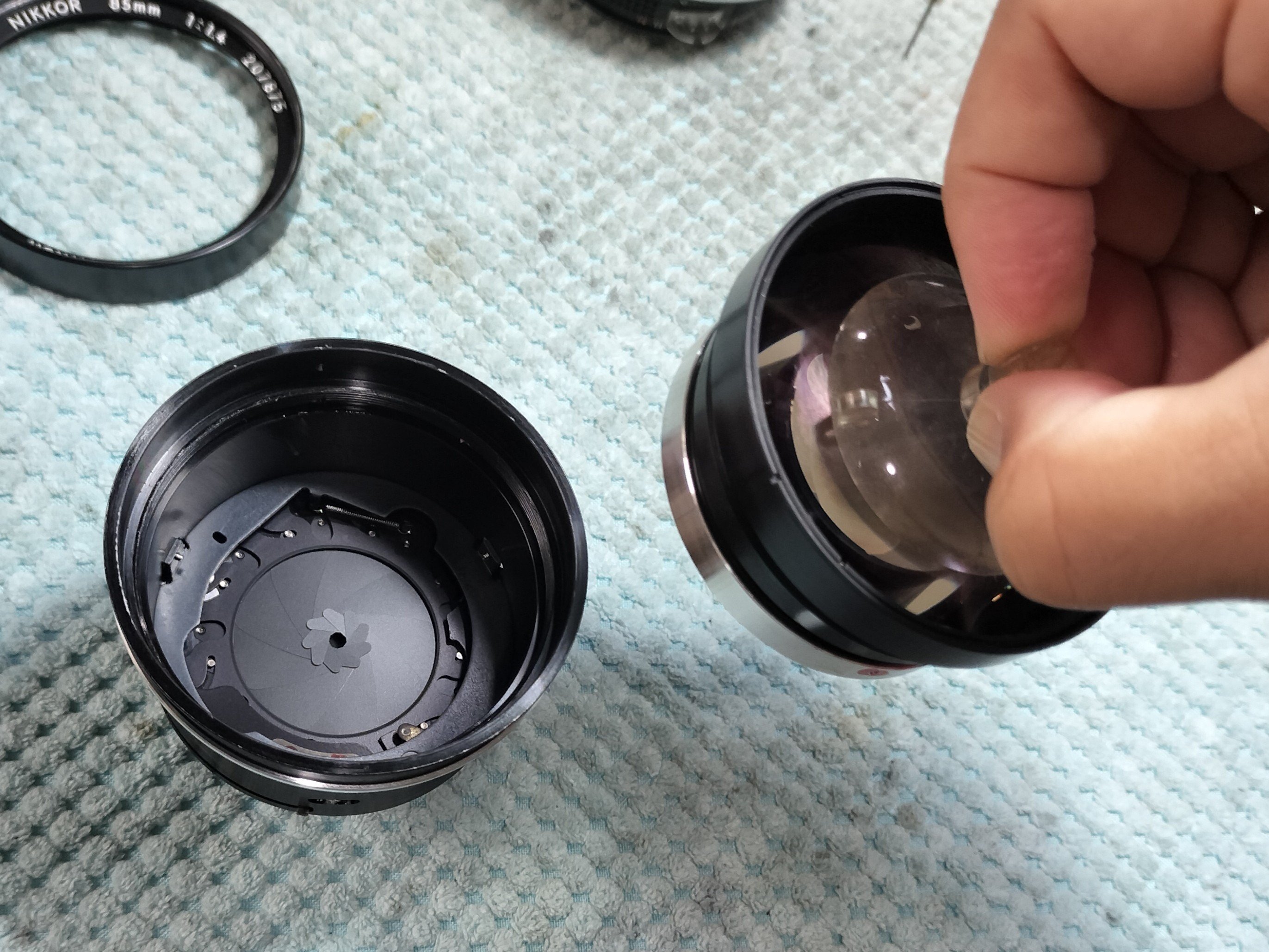 Nikon Ai-s Nikkor 85mm F1.4の分解｜フィルムカメラ修理のアクアカメラ