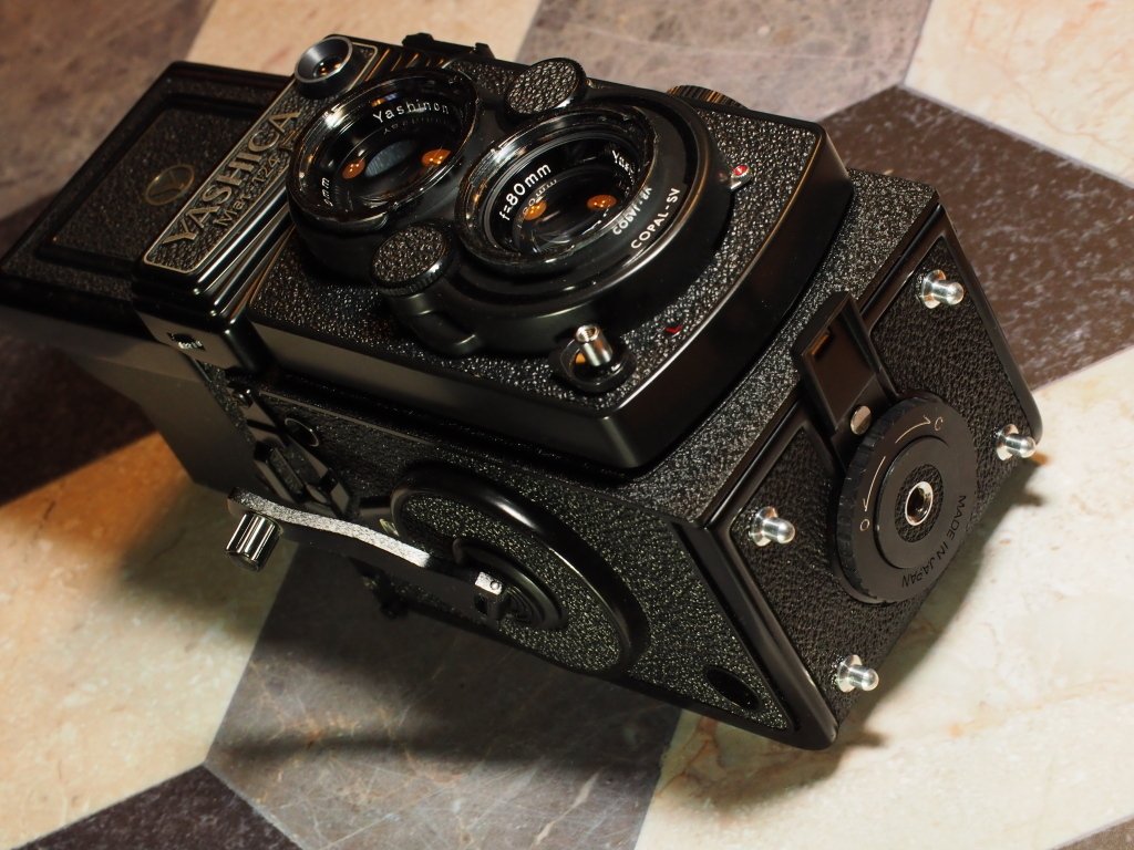 カメラ沼の深淵」 Yashica MAT124G｜saphirinus