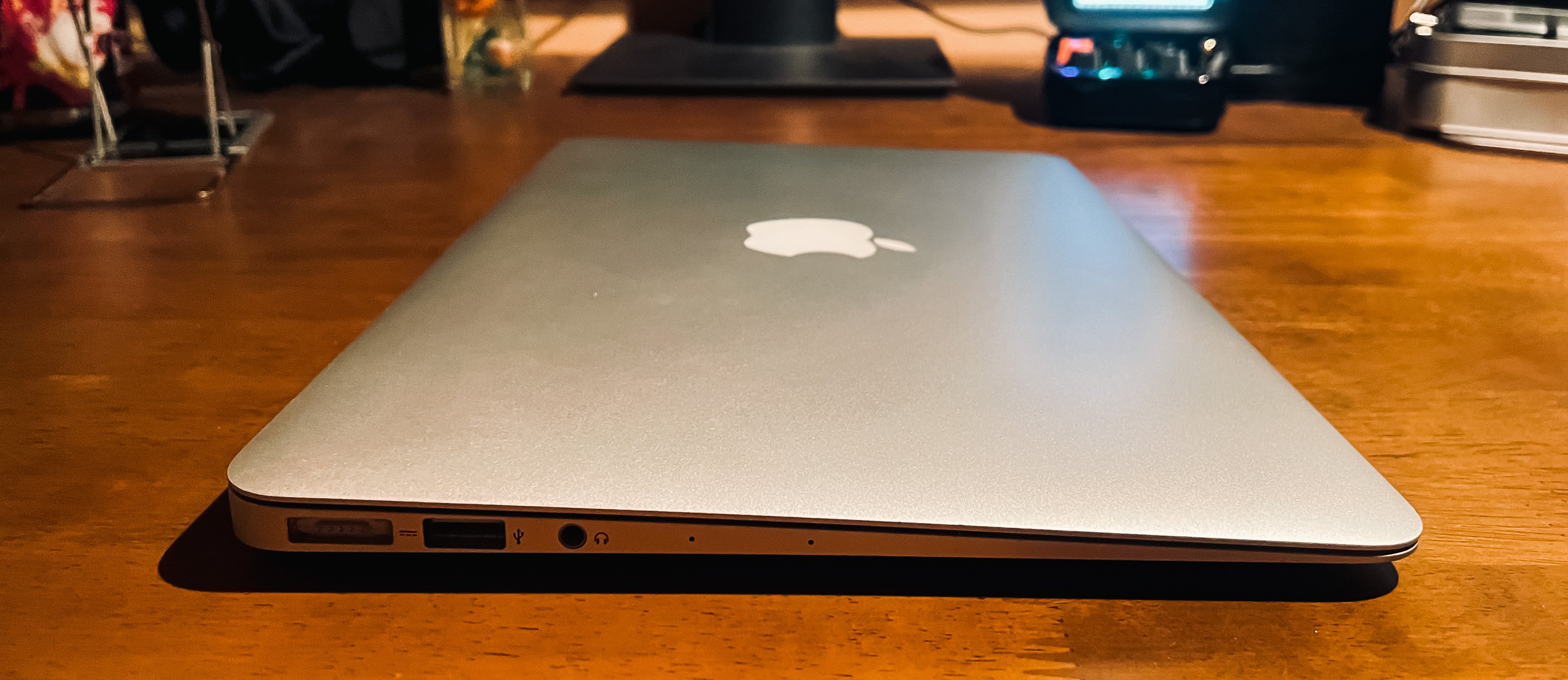 This is MacBook】 光るリンゴ『MacBook Air Early （2015）』 11