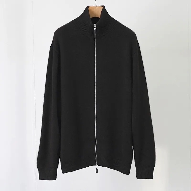 カシミヤの頂を日常に。BATONERが贈る、極上のドライバーズニット