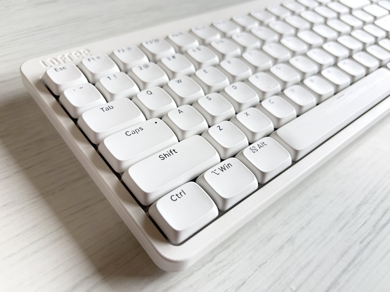 Lofree Flow Lite 84｜ホワイト×Hadesで”雪の上を歩くような雰囲気”を