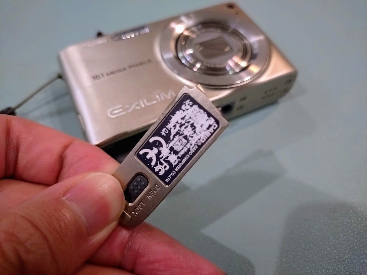 初めての「ジャンク品」購入。オールドコンデジを修理。2008年製 CASIO