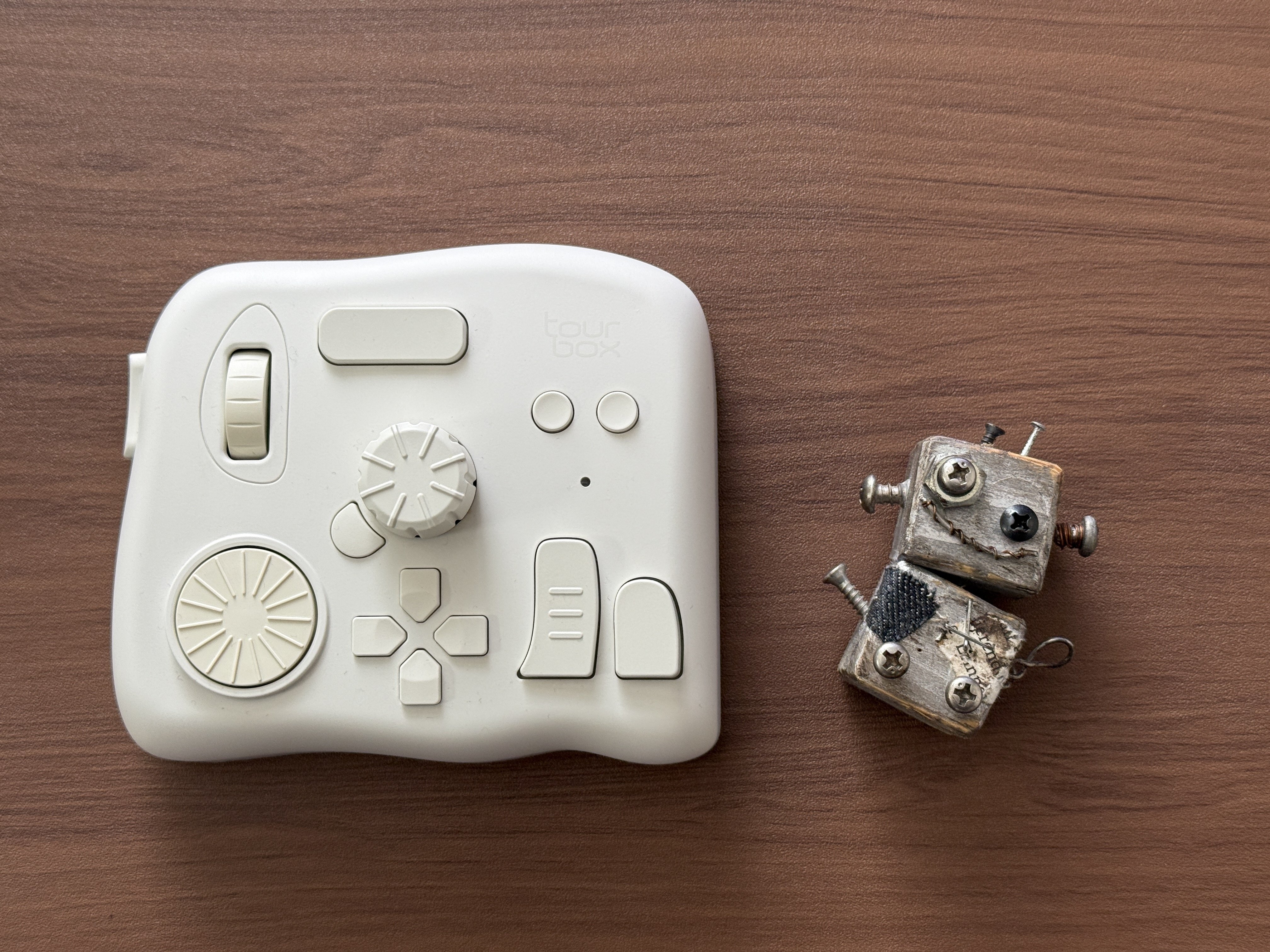 AIに背中を押されて、TourBoxを買った話｜ぽーるのーと