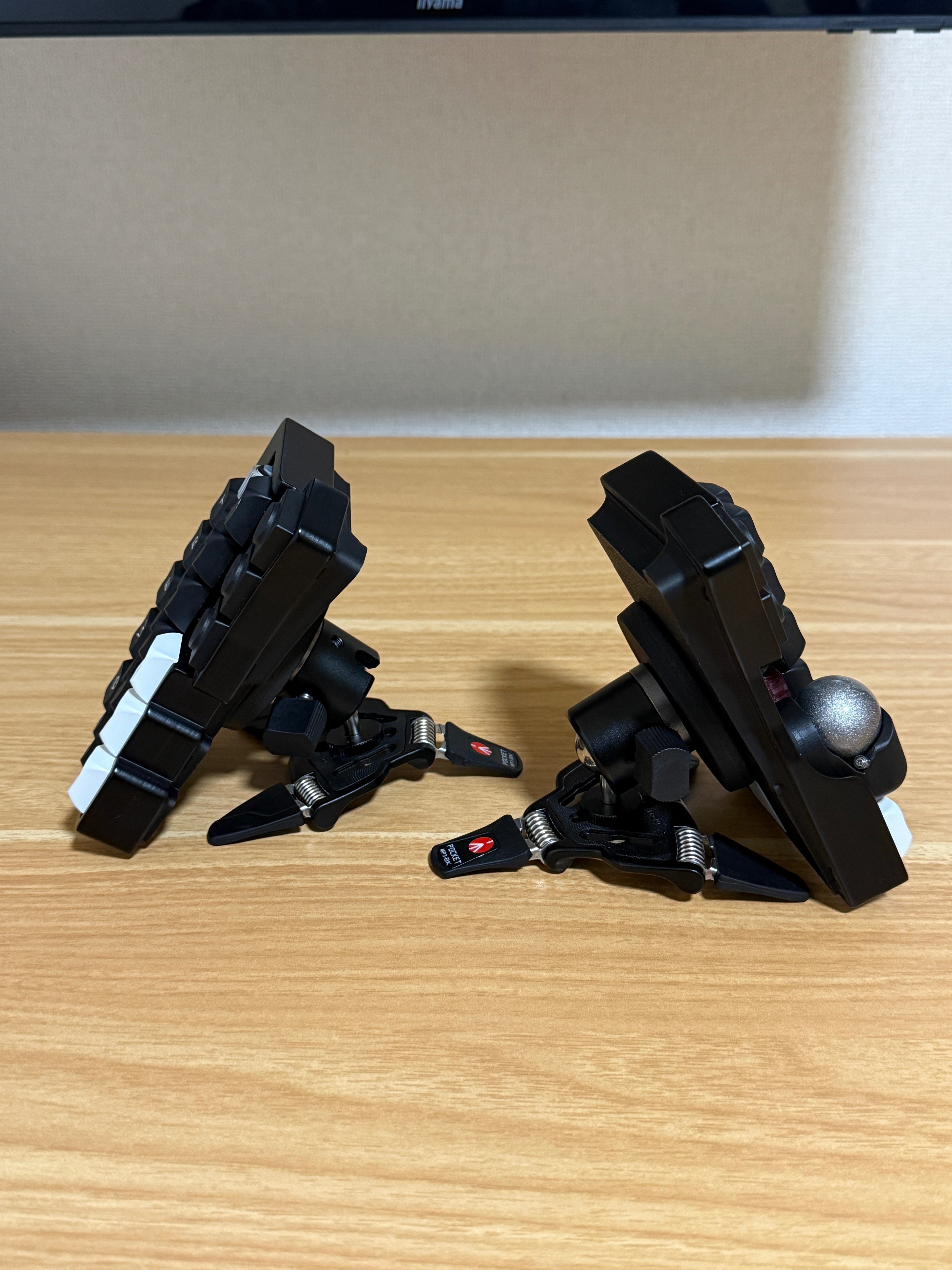 roBaを「モノトーン＋シルバー」で構築。塗装から3Dプリント設計まで