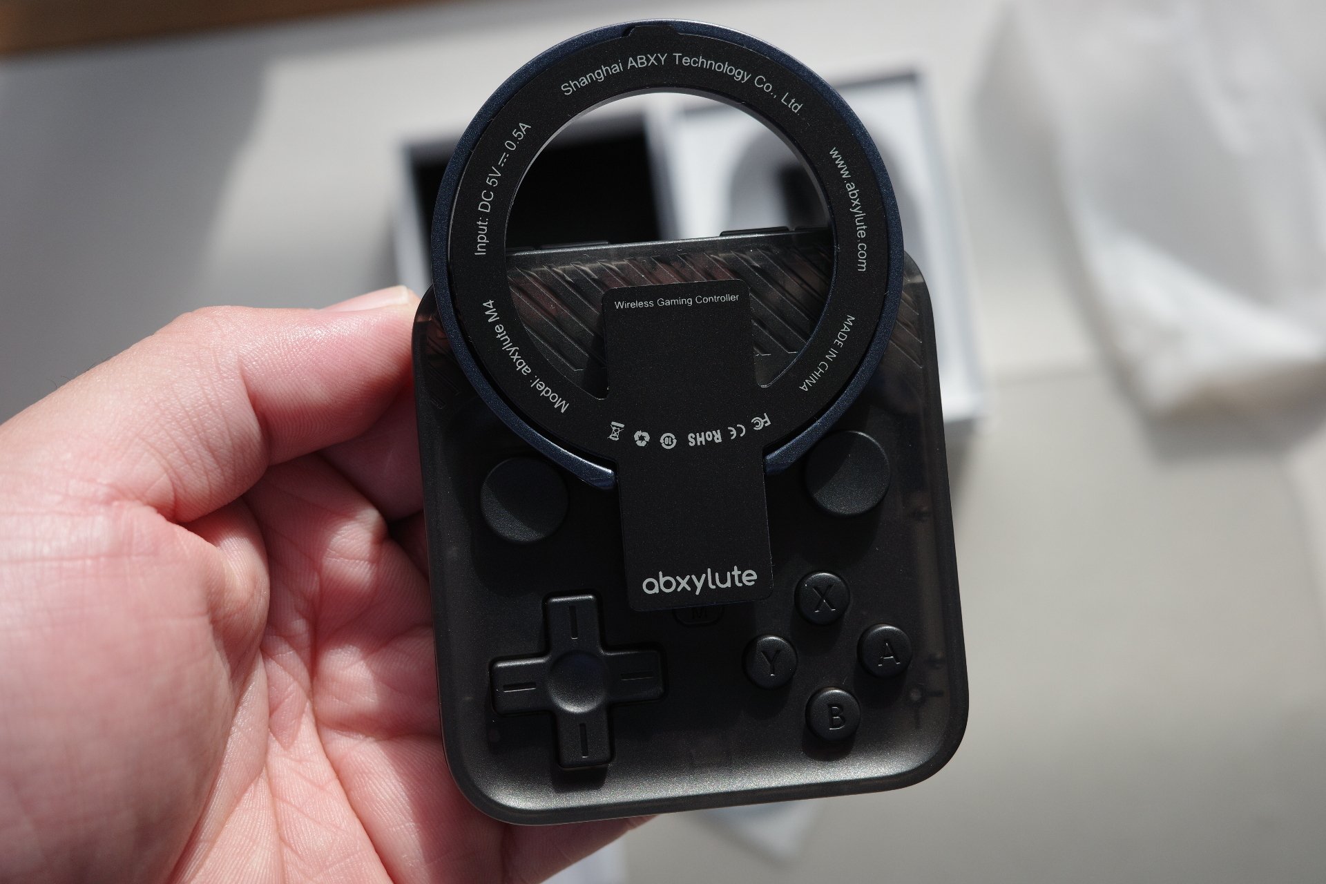 持ち運びには最適！？abxylute M4 というモバイルマグネティック