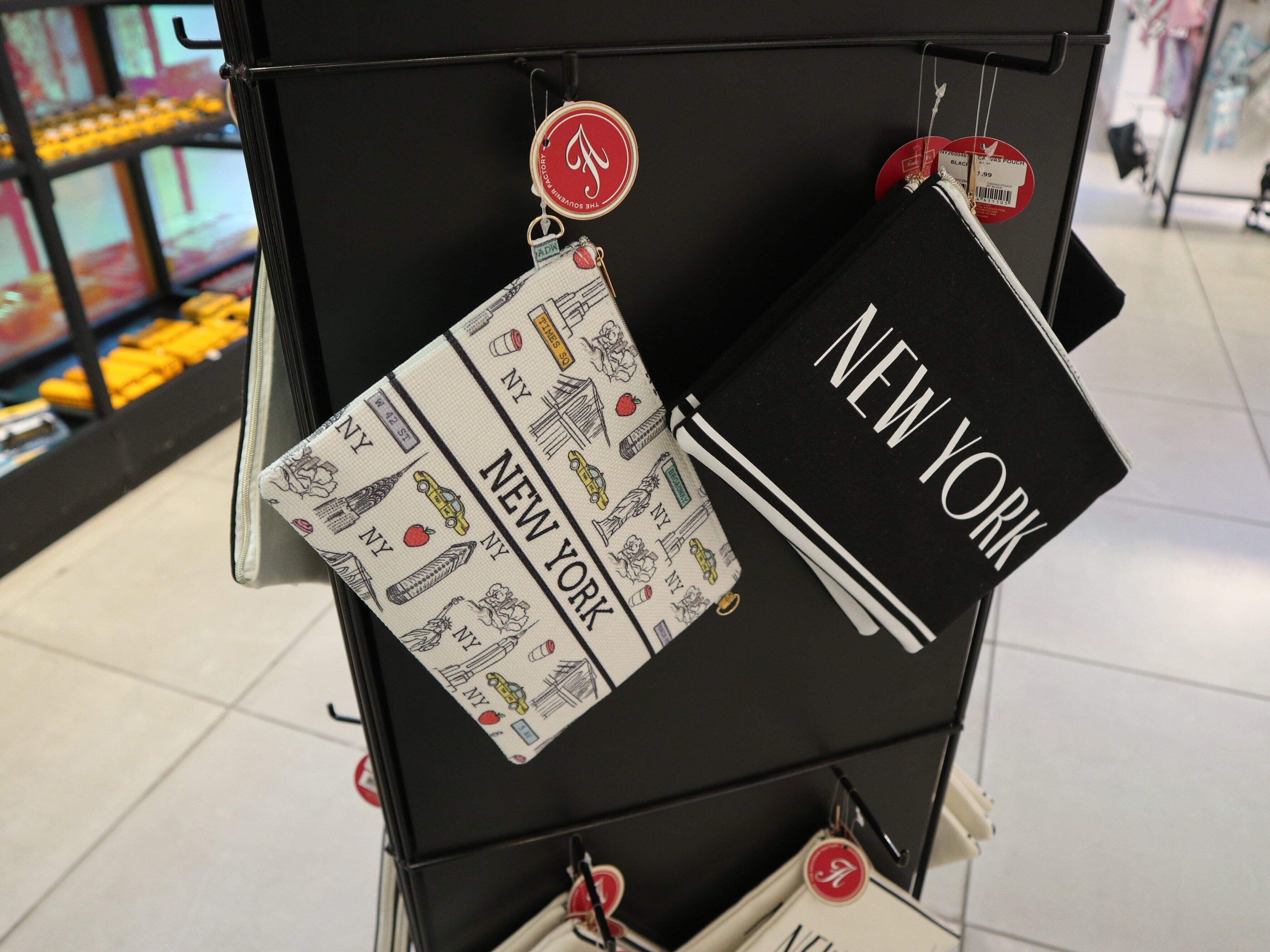 New York】超ベタなニューヨーク土産の宝庫！「I❤️NY GIFTS」へ