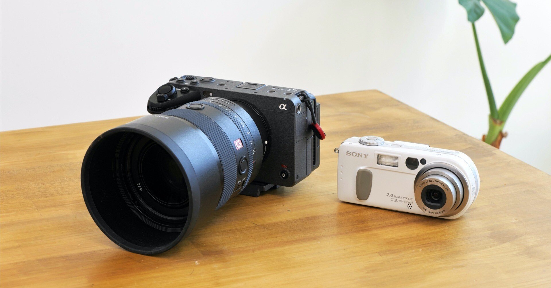 オールドデジカメ】OLD SONY vs NEW SONY 笑いが絶えない新旧対決！｜I