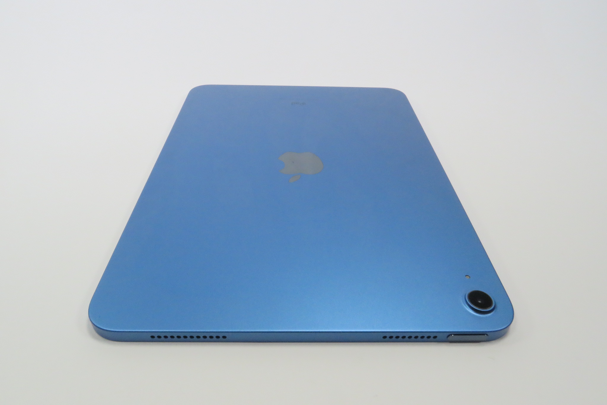 Apple iPad 10th Gen A2696 MPQ93LL/A 256GB WiFi-Only 10.9