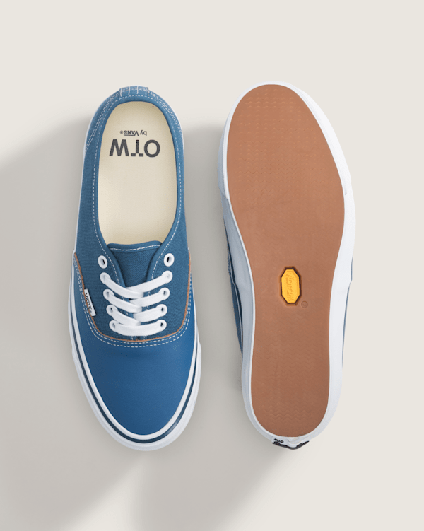 OTW Authentic 44 Siped Vibram in Navy Blue | Vans