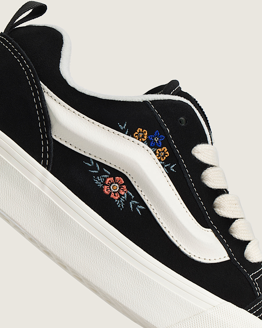 Knu Skool Shoe in Black | Vans