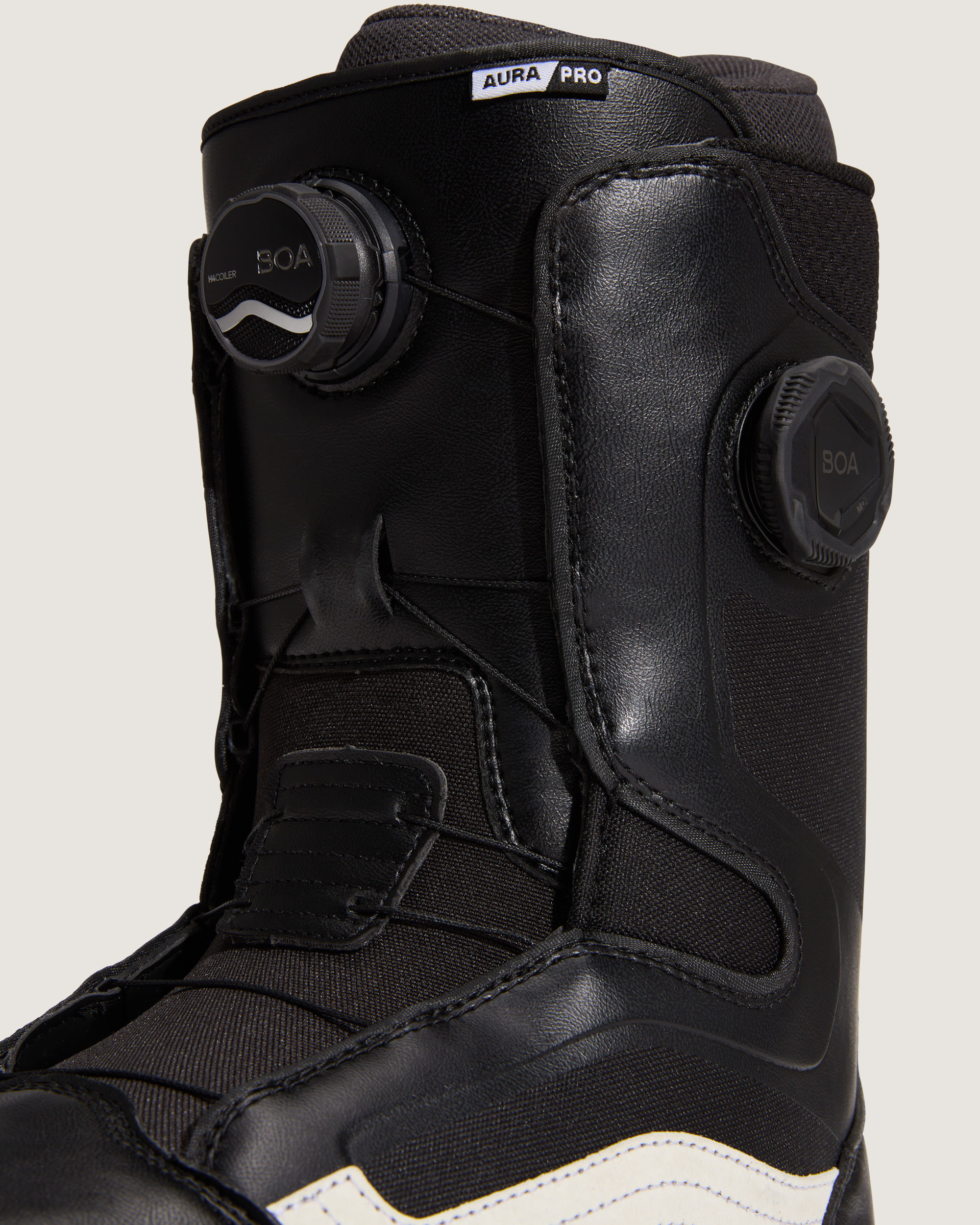 Aura Pro Snowboard Boot in Black / White | Vans