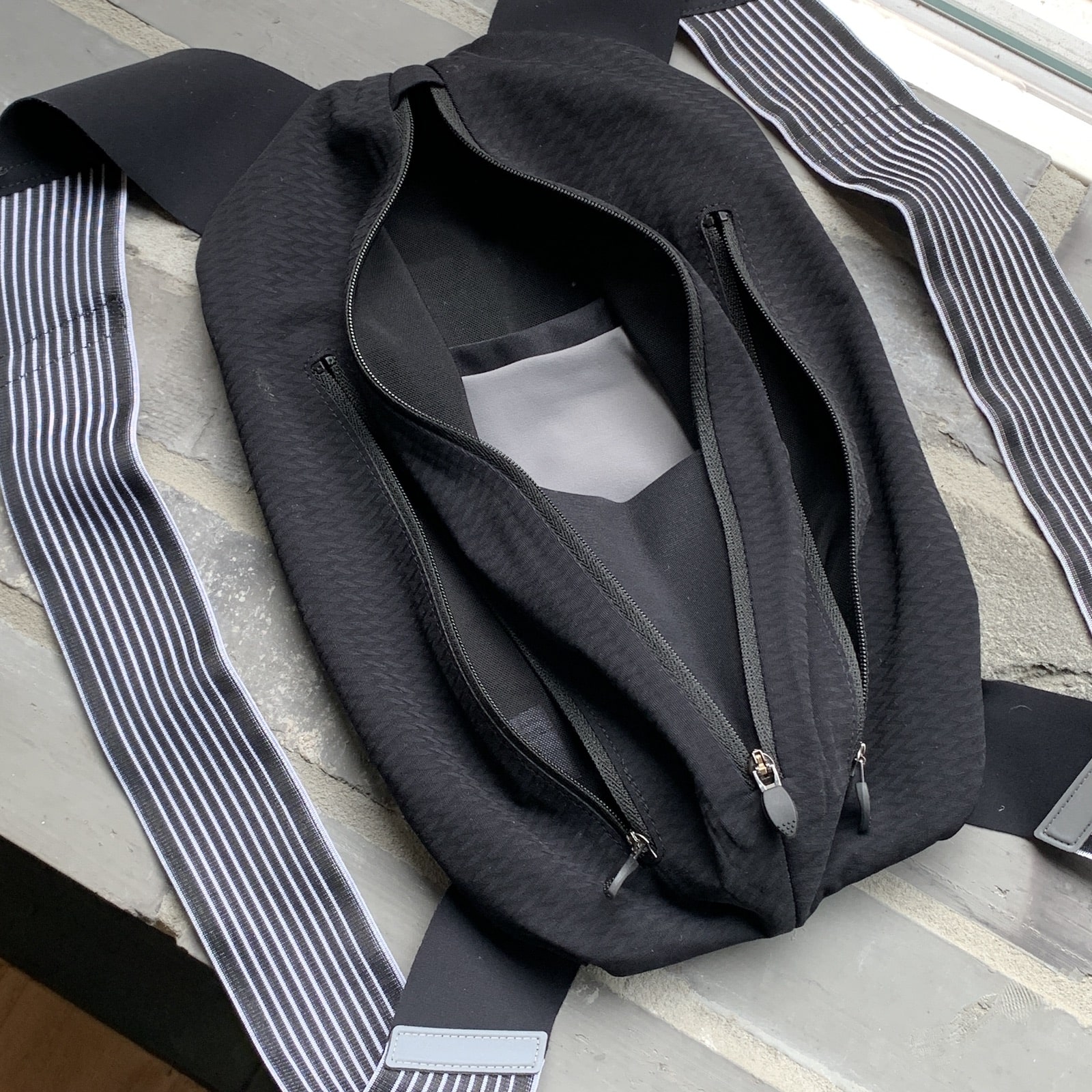 秋のサイクリング & 旅行のお供に。4代目 ASSOS スパイダーバッグ