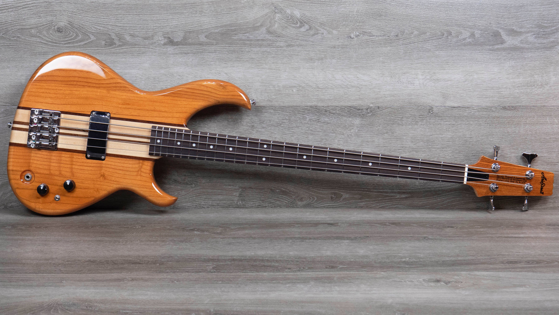 Aria Pro II SB-700, Oak – A Strings