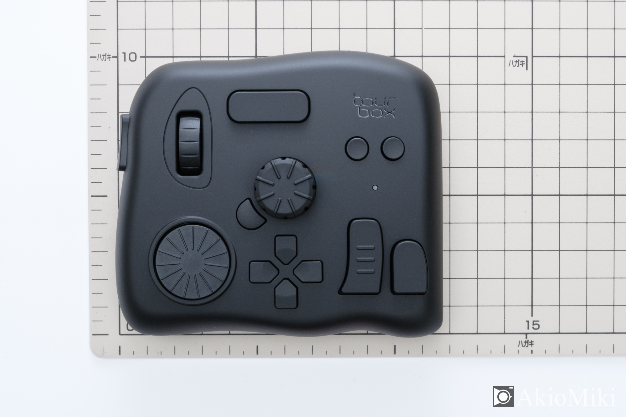 6ヶ月間のレビュー】TourBox Eliteを徹底解説！外観から初期設定も紹介