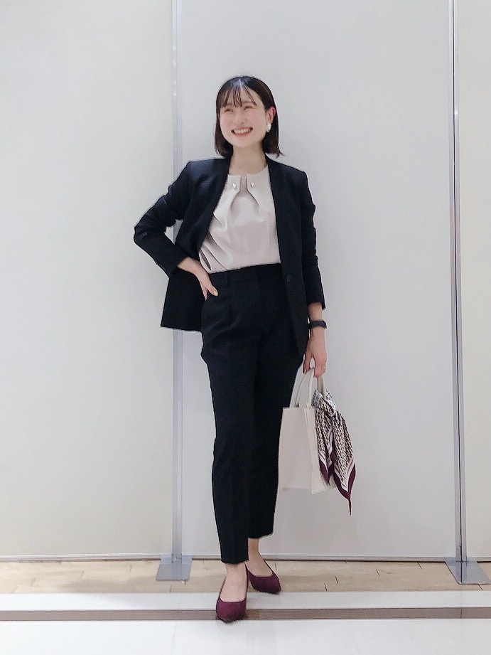 コンフォートリュクスカラーレスジャケット、パール付きブラウスパンツ