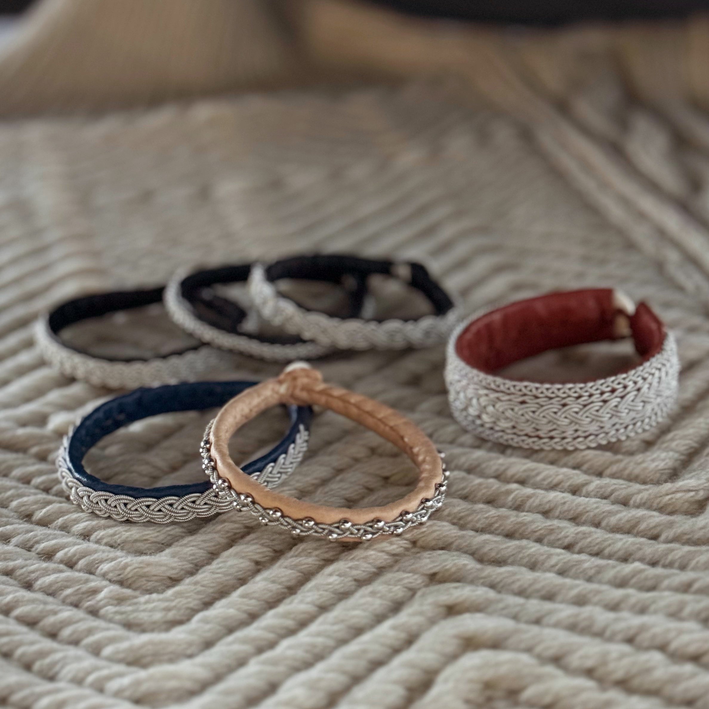 エゾシカ革で作ったサーミブレスレット_コンビネーションA / SOTA