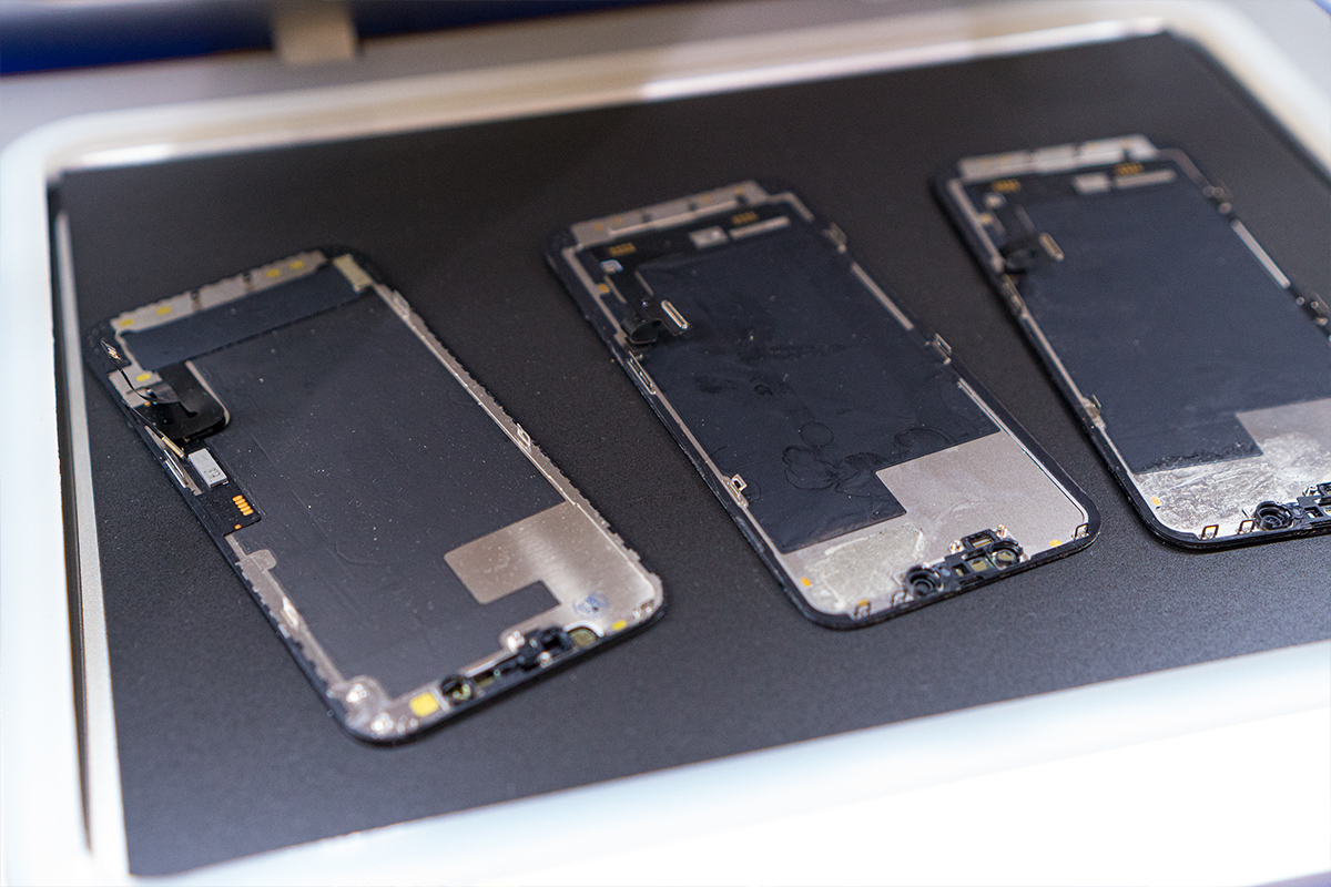 iPhone 15 Pro Max ガラス画面割れだけなら半額23,000円で修理ができる