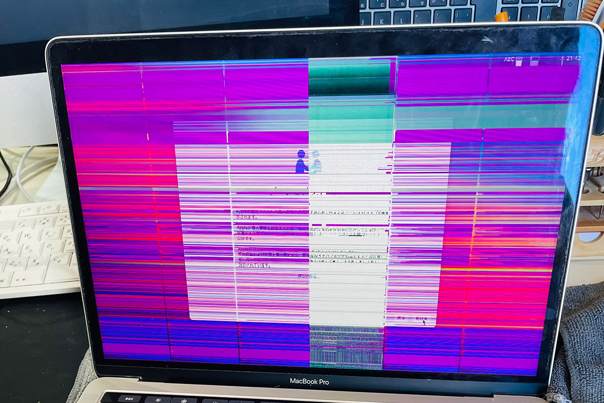 MacBook Air 2018 LCDケーブル開くと画面ノイズ消える故障修理