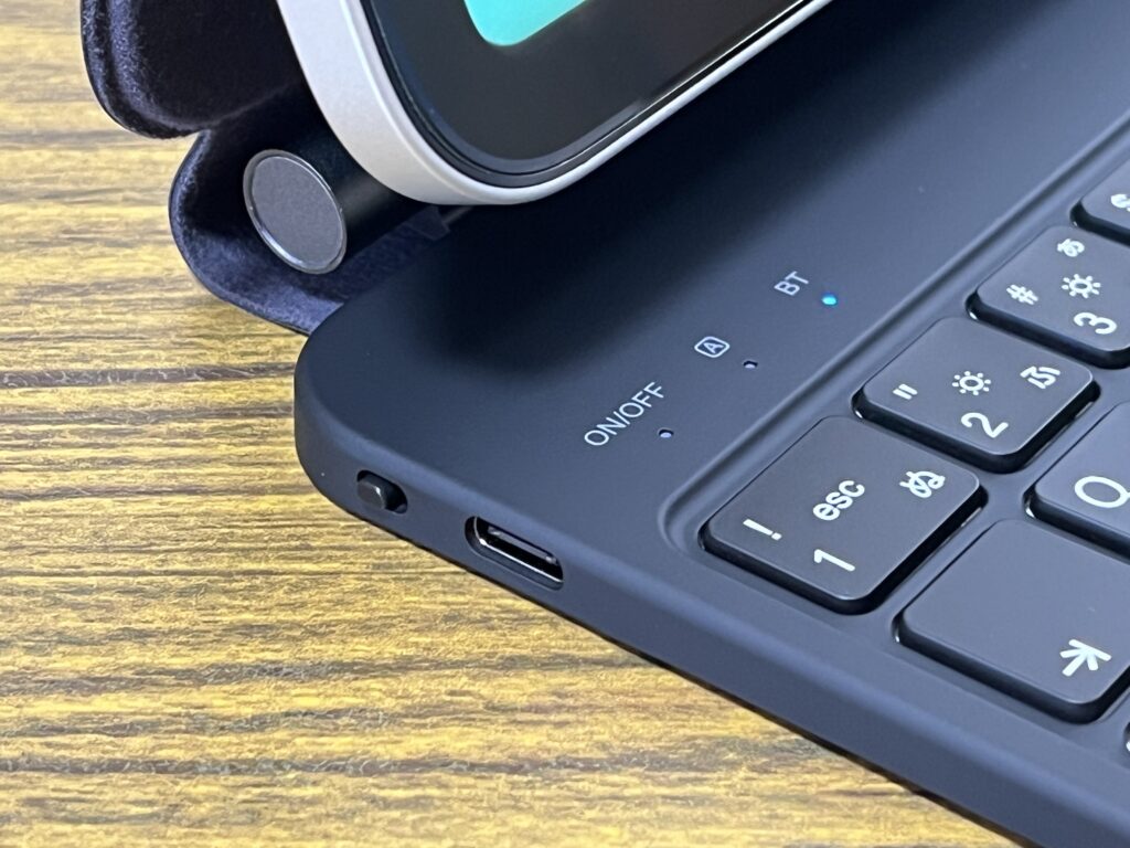 HOU Magic Keyboard レビュー】iPad 第10世代の一体型キーボード