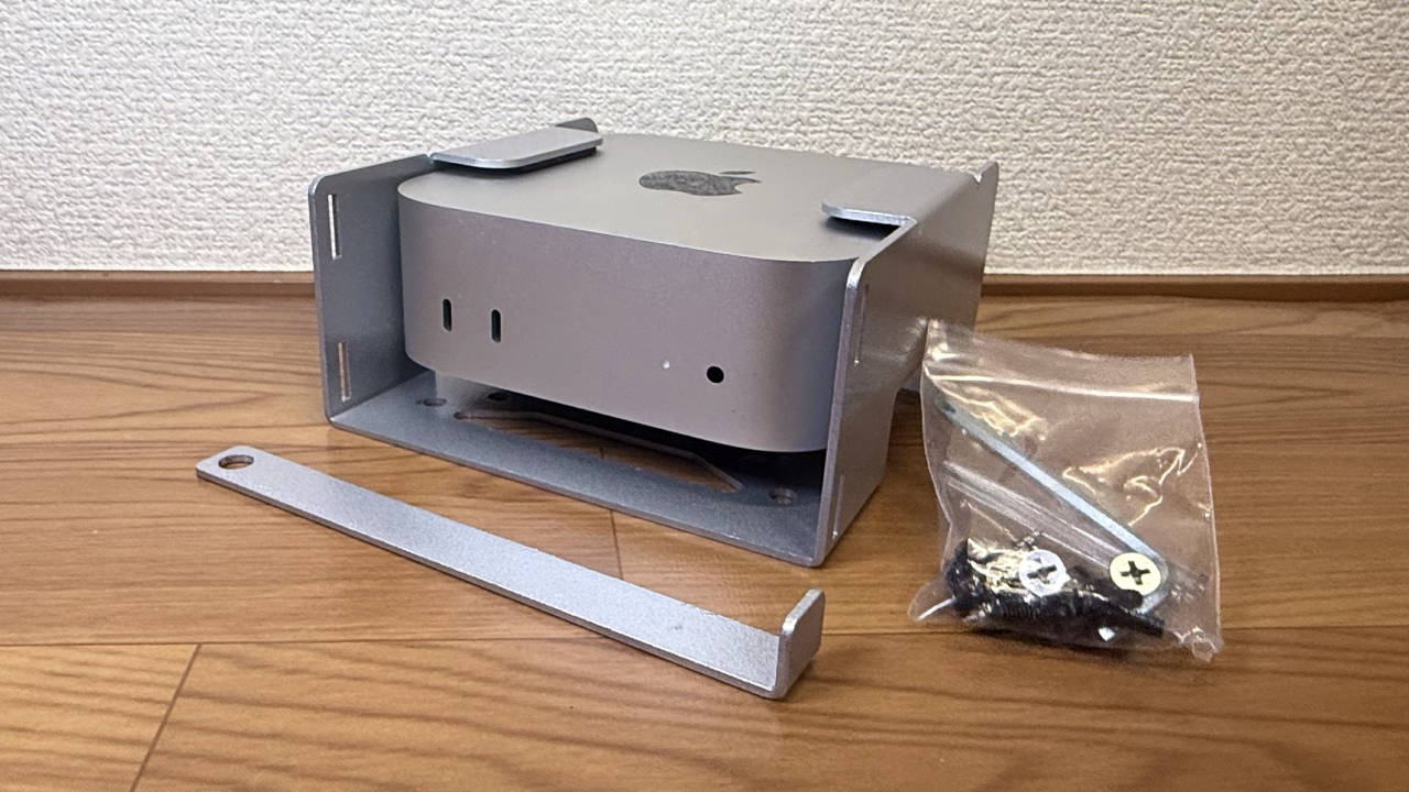 Mac mini (2024)をモニターやデスク下に配置できる軽量なVESAマウント