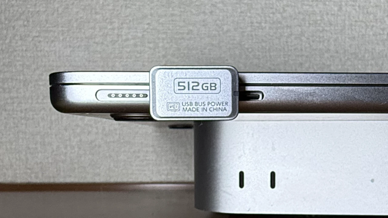 MacのTime Machine用ストレージとしも使用可能なものの、隣接ポートは