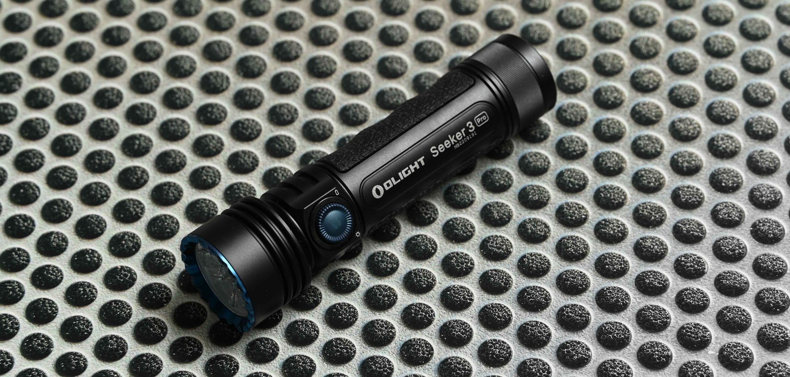 1万円を超えるハンディライトってこんなに爆光なの!? OLIGHT(オー