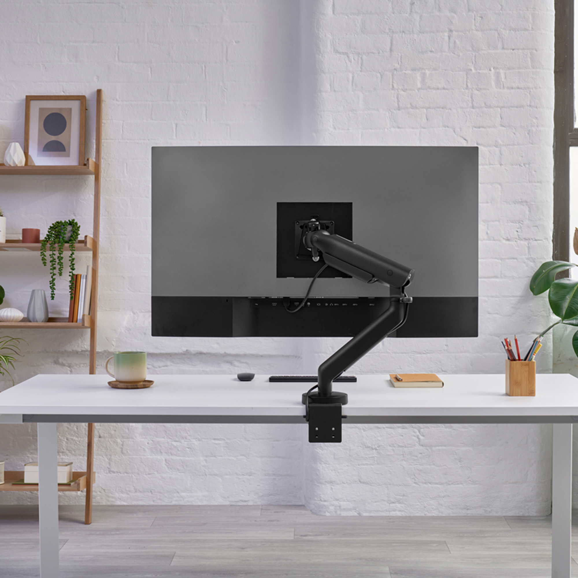 Flo X モニターアーム - CBS（Colebrook Bosson Saunders） - 株式会社