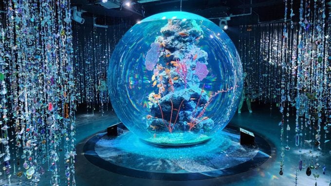 開幕】『蜷川実花 with EiM 共鳴するアクアリウム』神戸の劇場型水族館