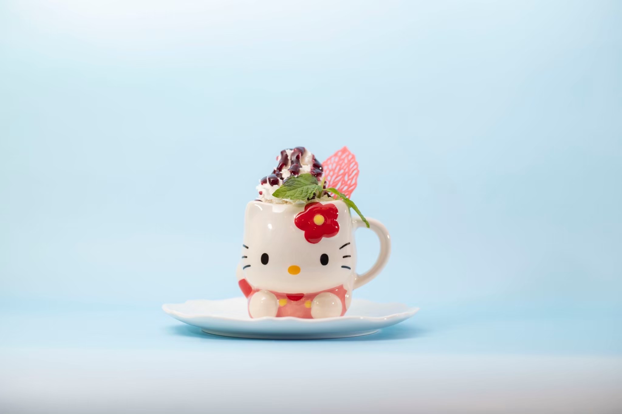 土日限定】50周年を記念してハローキティのパフェがお得に食べられる