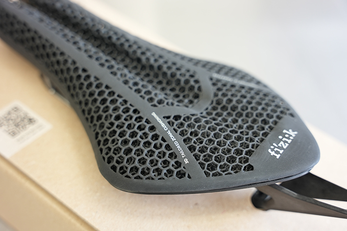 FIZIK ARES R3 LONG DISANCE Adaptive トライアスロンサドル Kium