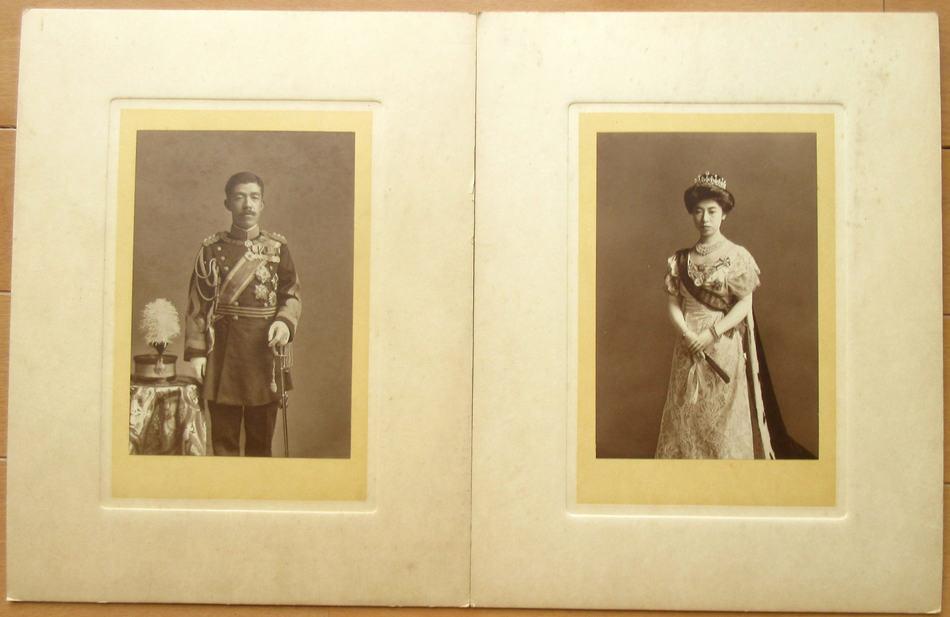 大正天皇・貞明皇后肖像画 大正天皇・貞明皇后肖像画 ファイル:Empress