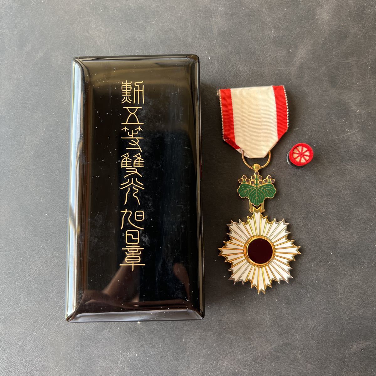 勲章 勲五等双光旭日章 徽章 共箱 略綬 日本軍 勲章/勲