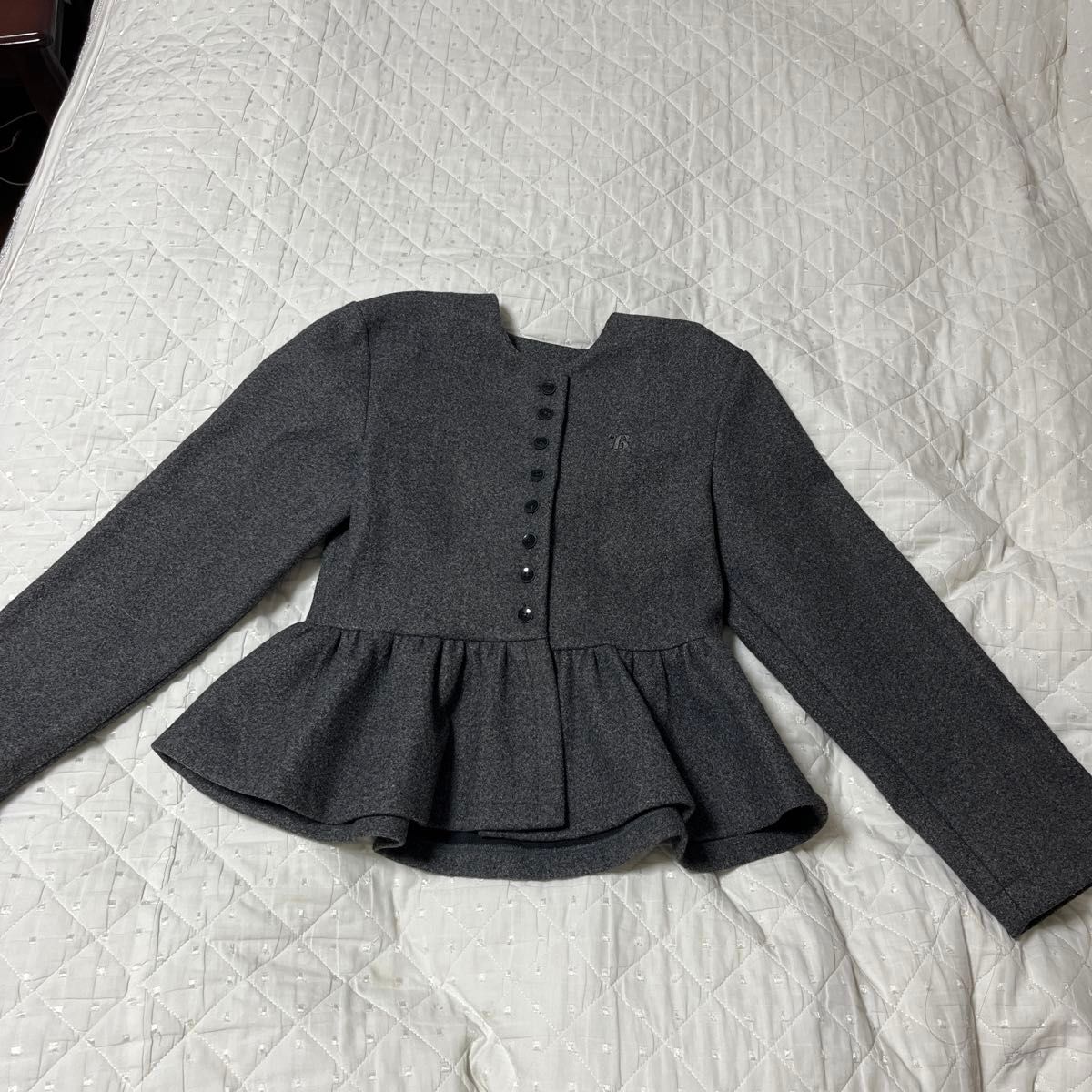 Bibiy ペプラムカーディガン グレー｜Yahoo!フリマ（旧PayPayフリマ）