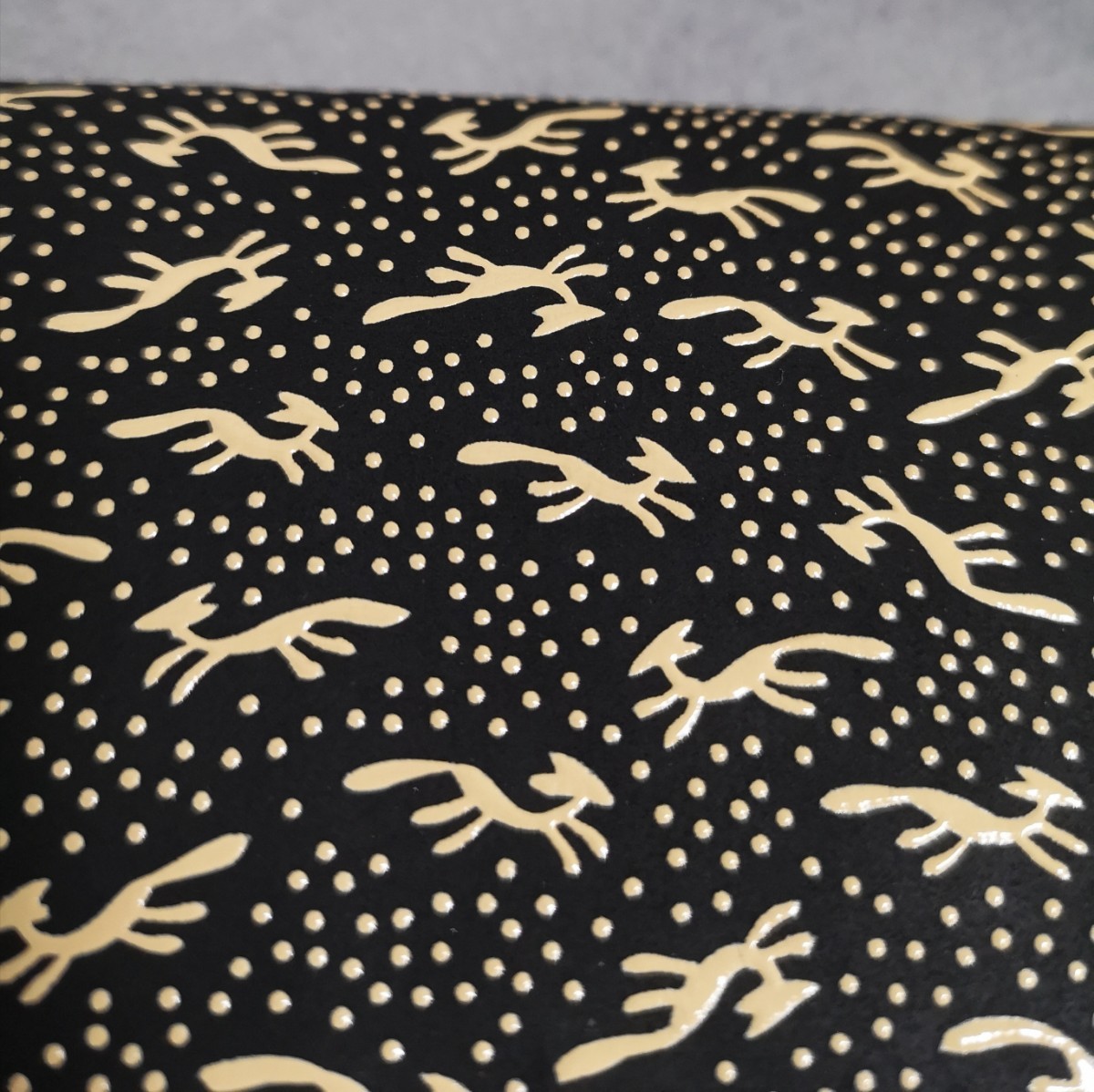 印傳屋 長財布 2104 甲州印伝 上原勇七 INDEN-YA 黒 きつね 狐 キツネ