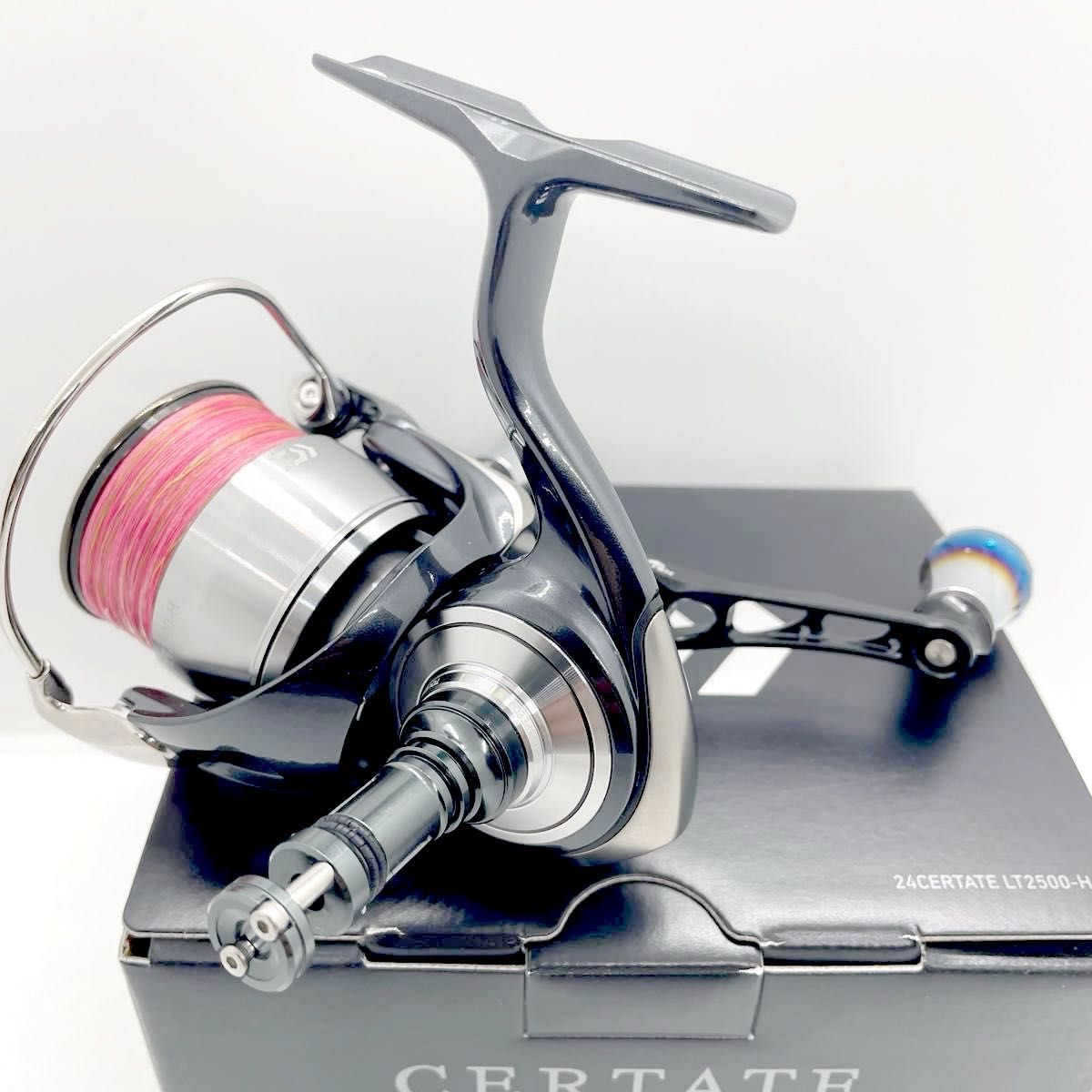 ダイワ 24セルテートLT2500-H ダブルハンドル仕様 リールスタンド装着
