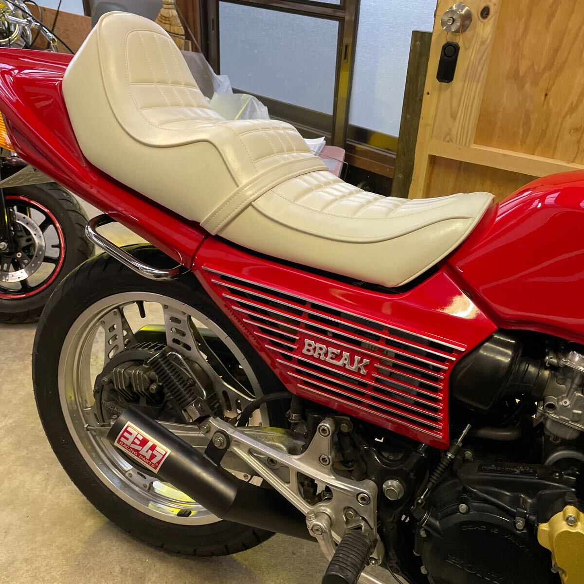 Yahoo!オークション - CBX400F CBX550F用チョビ三段シート