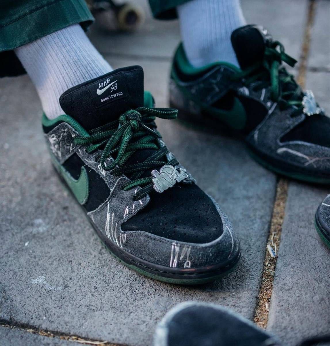 28 There Skateboards Nike SB Dunk Low Pro ゼアスケートボード