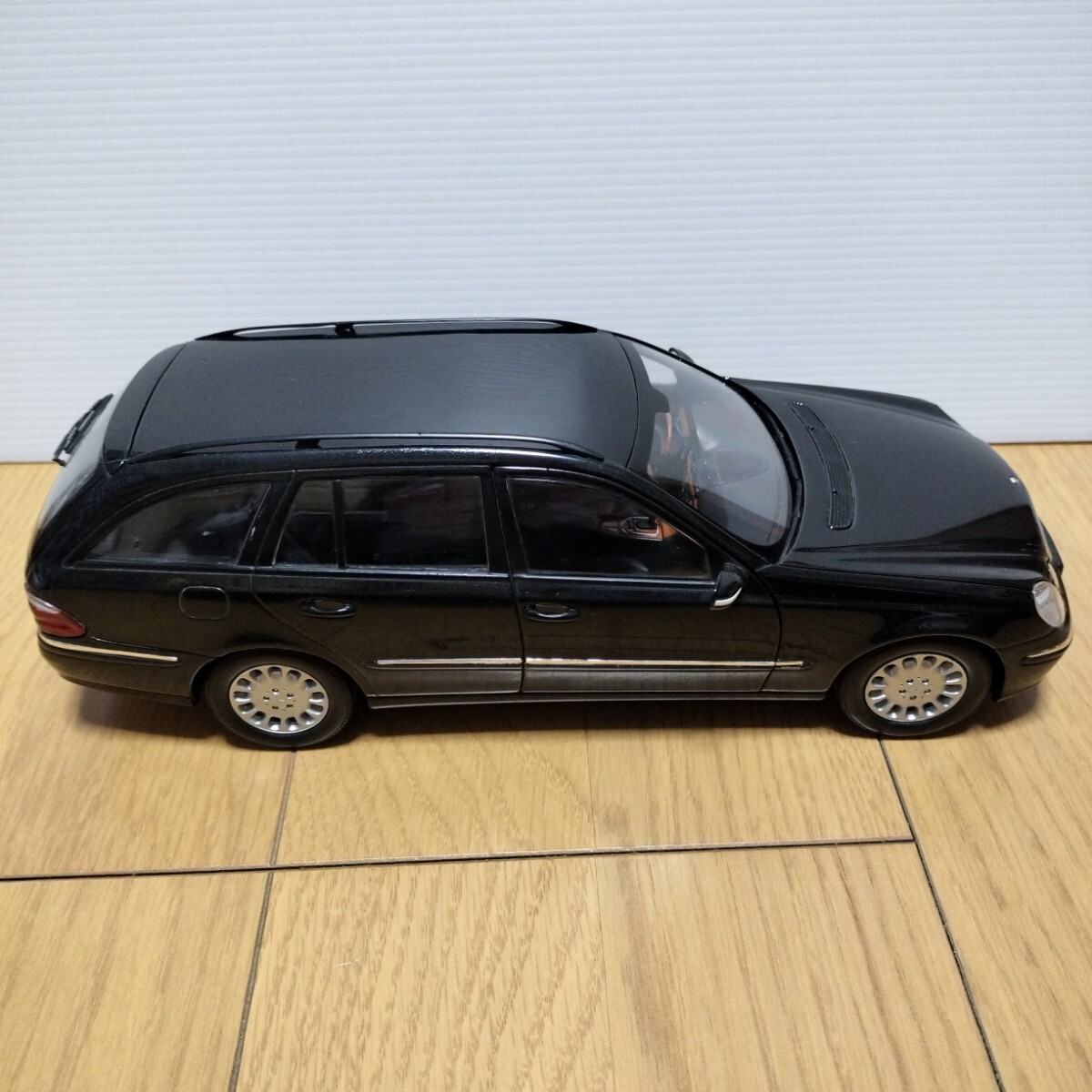 京商【1/18 Mercedes Benz E-Klasse】 劣化あり ミニカー メルセデス