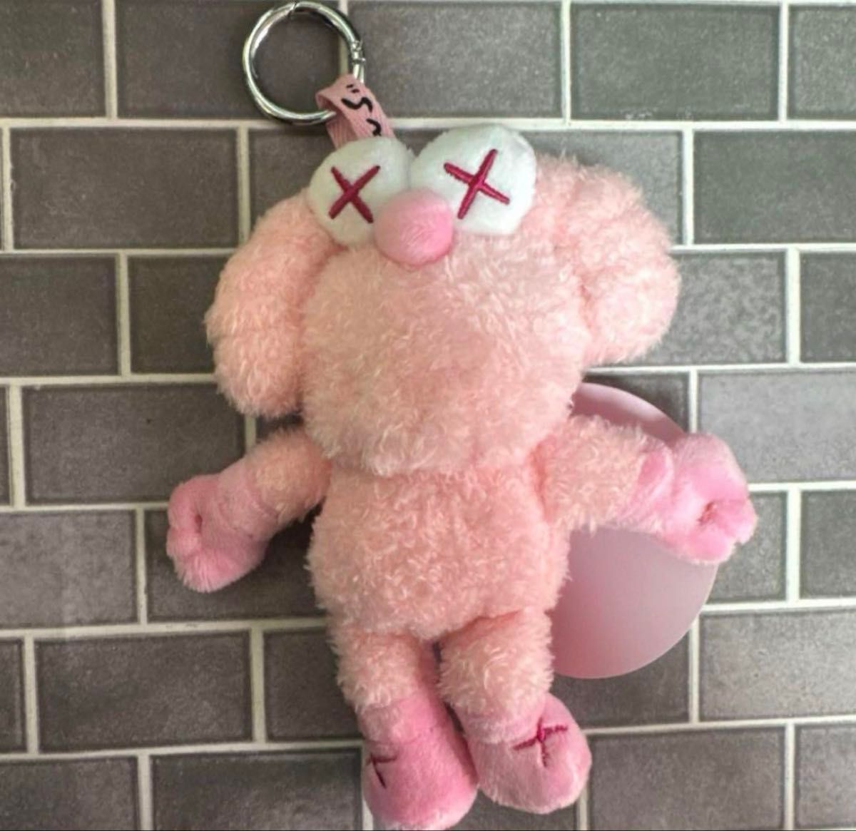 新品 カウズ BFF ぬいぐるみキーホルダーピンク｜Yahoo!フリマ（旧