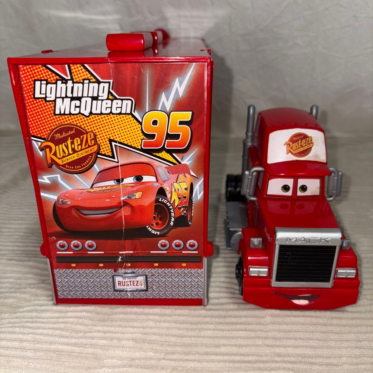 廃盤 希少】 カーズ トミカ たくさんのせよう 大きなマック トレーラー