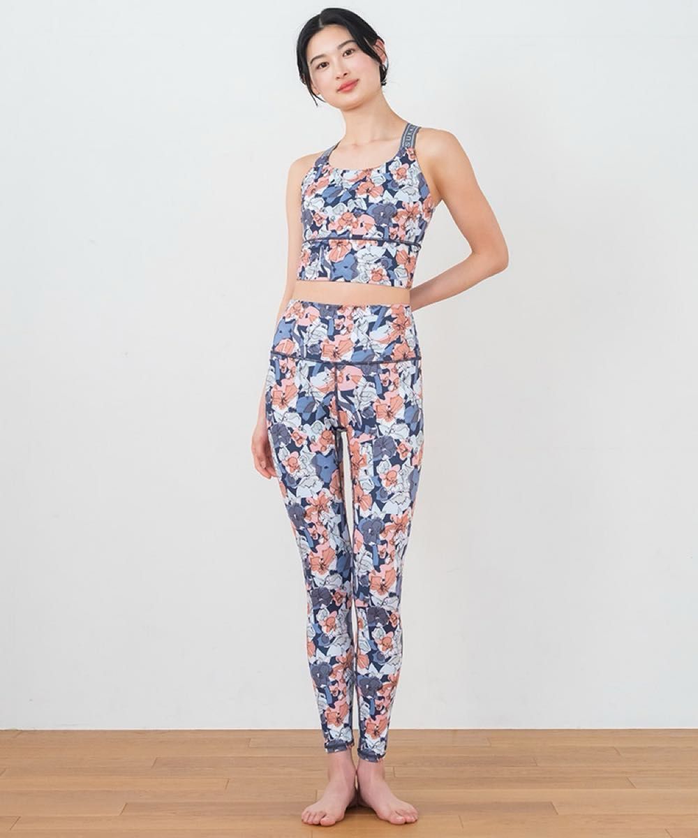 SUKALA スカーラ ヨガウェア ミックスフラワークロスロゴブラトップ